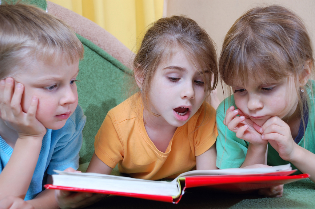 niños pequeños con madres lesbianas