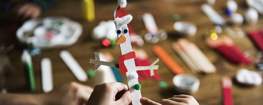 Snowman Holiday Craft para sa mga Bata